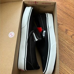 Brand new vans size 8 men 9.5 women
Classic slip ons black